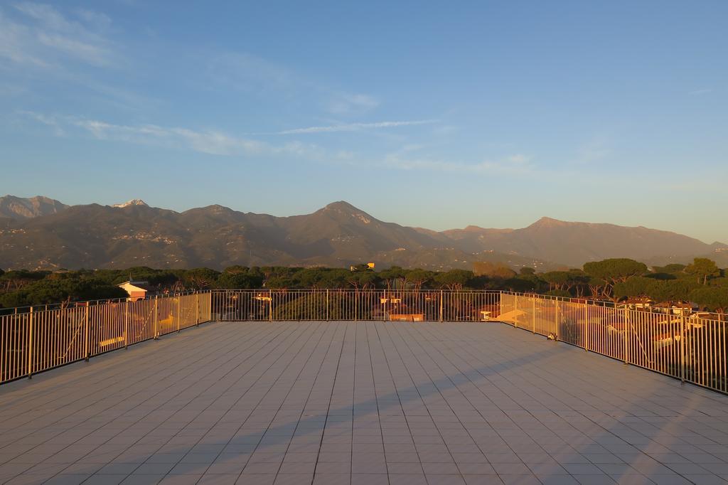 Hotel Happy Marina di Pietrasanta Exterior photo