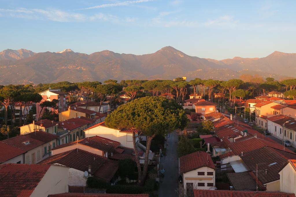 Hotel Happy Marina di Pietrasanta Exterior photo