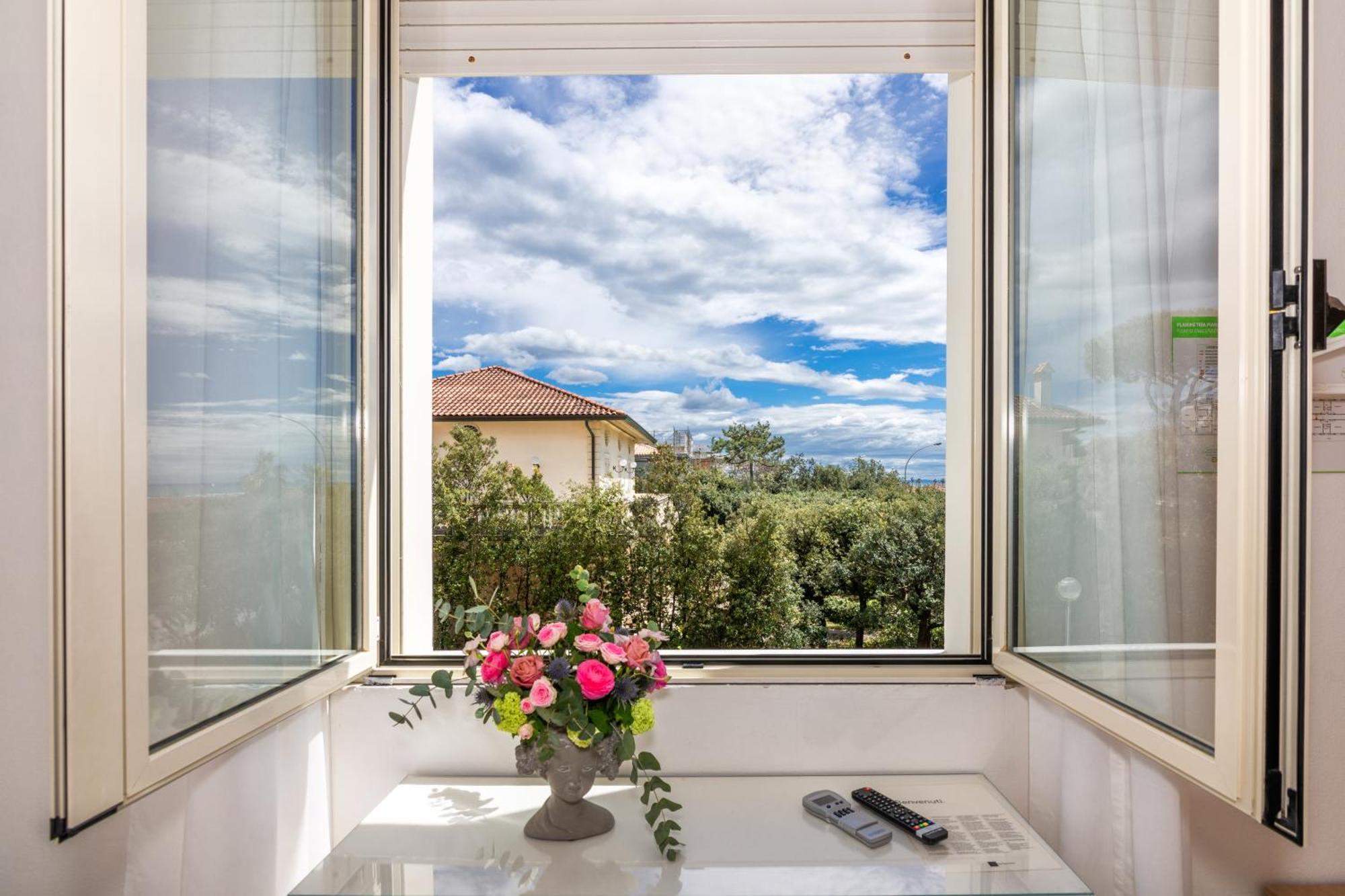 Hotel Happy Marina di Pietrasanta Exterior photo