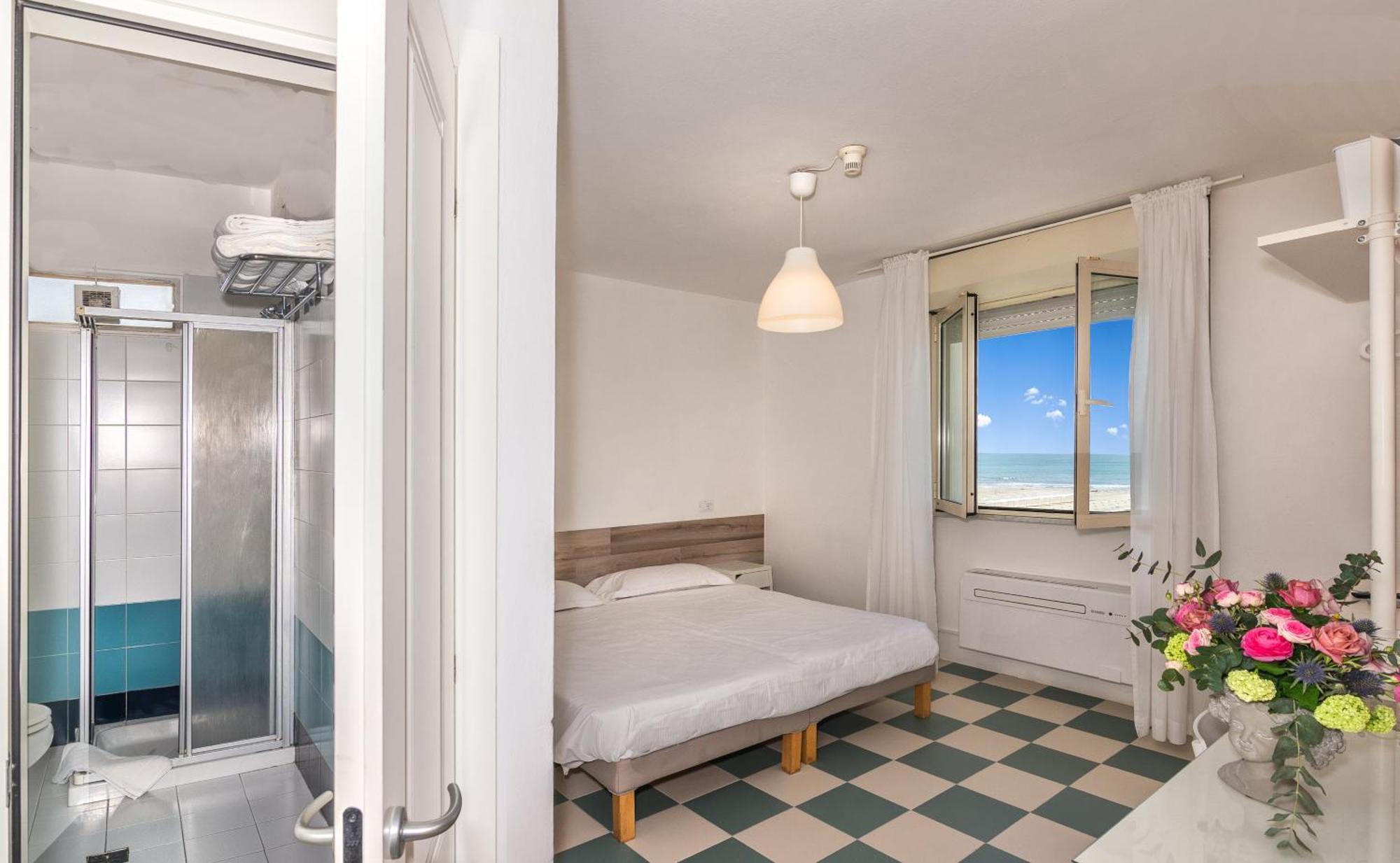 Hotel Happy Marina di Pietrasanta Exterior photo