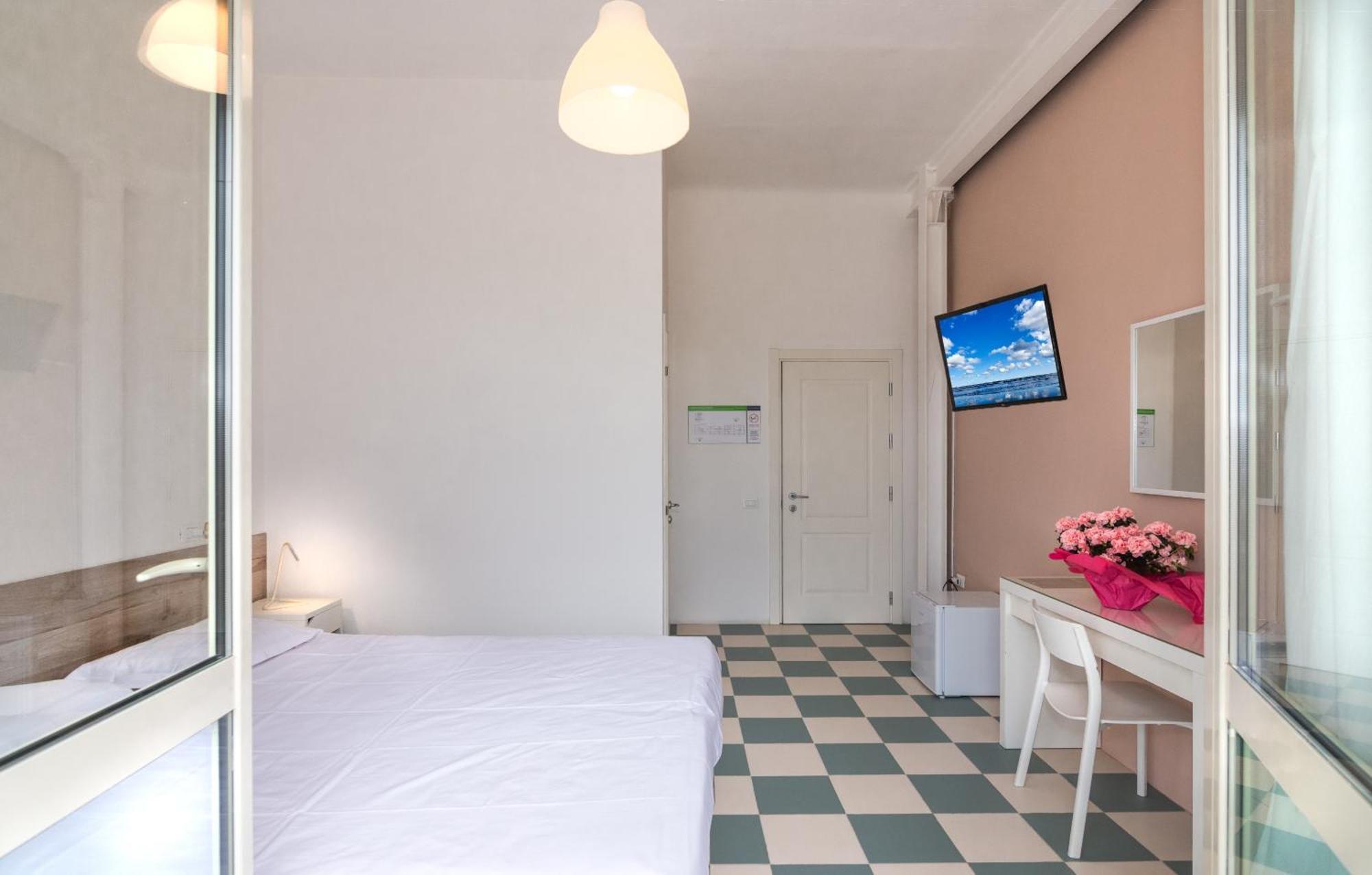 Hotel Happy Marina di Pietrasanta Exterior photo