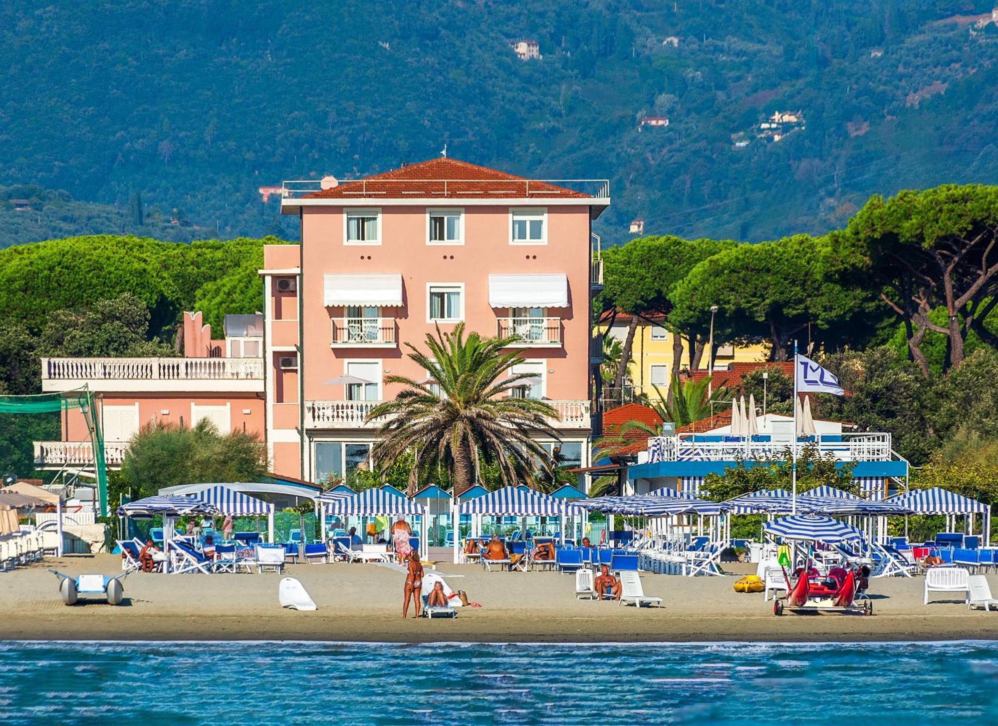 Hotel Happy Marina di Pietrasanta Exterior photo
