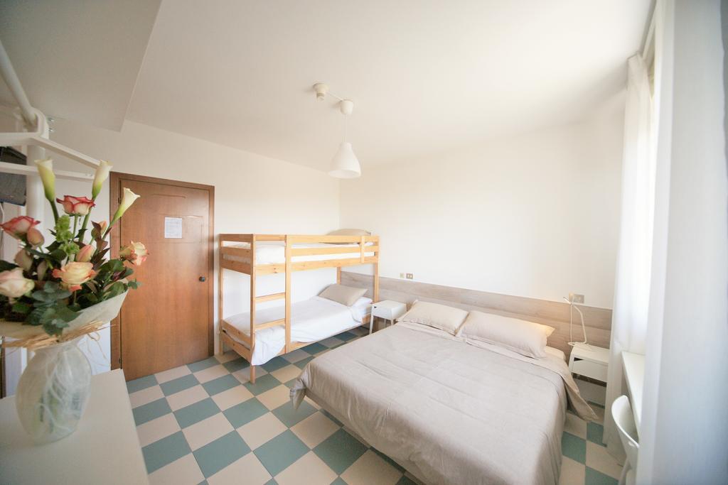 Hotel Happy Marina di Pietrasanta Exterior photo